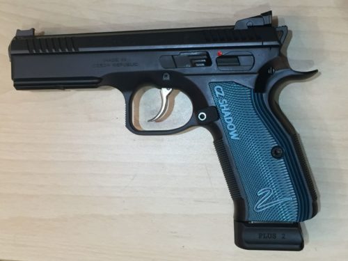 pistolet CZ Shadow 2 noir calibre 9 para. plaquettes bleues