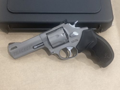 revolver TAURUS 627 Tracker calibre 357 mag. canon de 4" compensé