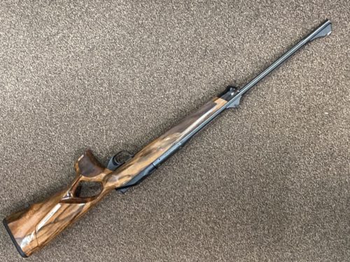 carabine BLASER R8 Success bois intégral garde 7 calibre 30/06 fluté avec organes de visée