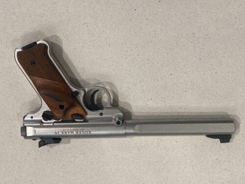 pistolet RUGER Mk IV version Compétition inox calibre 22 LR. canon de 6"7/8.