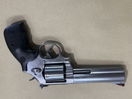 revolver Smith & Wesson modèle 686 plus 3.5.7. serie canon de 5"