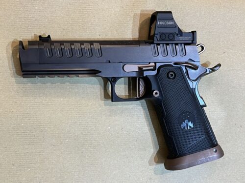pistolet WATCHTOWER APACHE 2011 calibre 9 para + viseur Holosun 507 comp GR